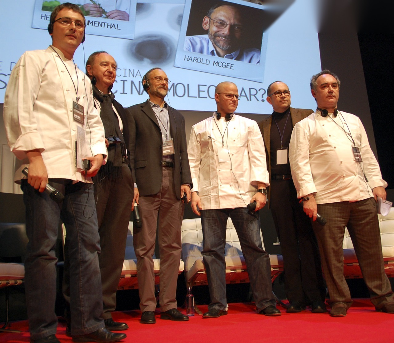 Da sinistra: Andoni Luis Aduriz, José Carlos Capel, Harold McGee, Heston Blumenthal, Davide Cassi, Ferran Adrià — Tavola rotonda