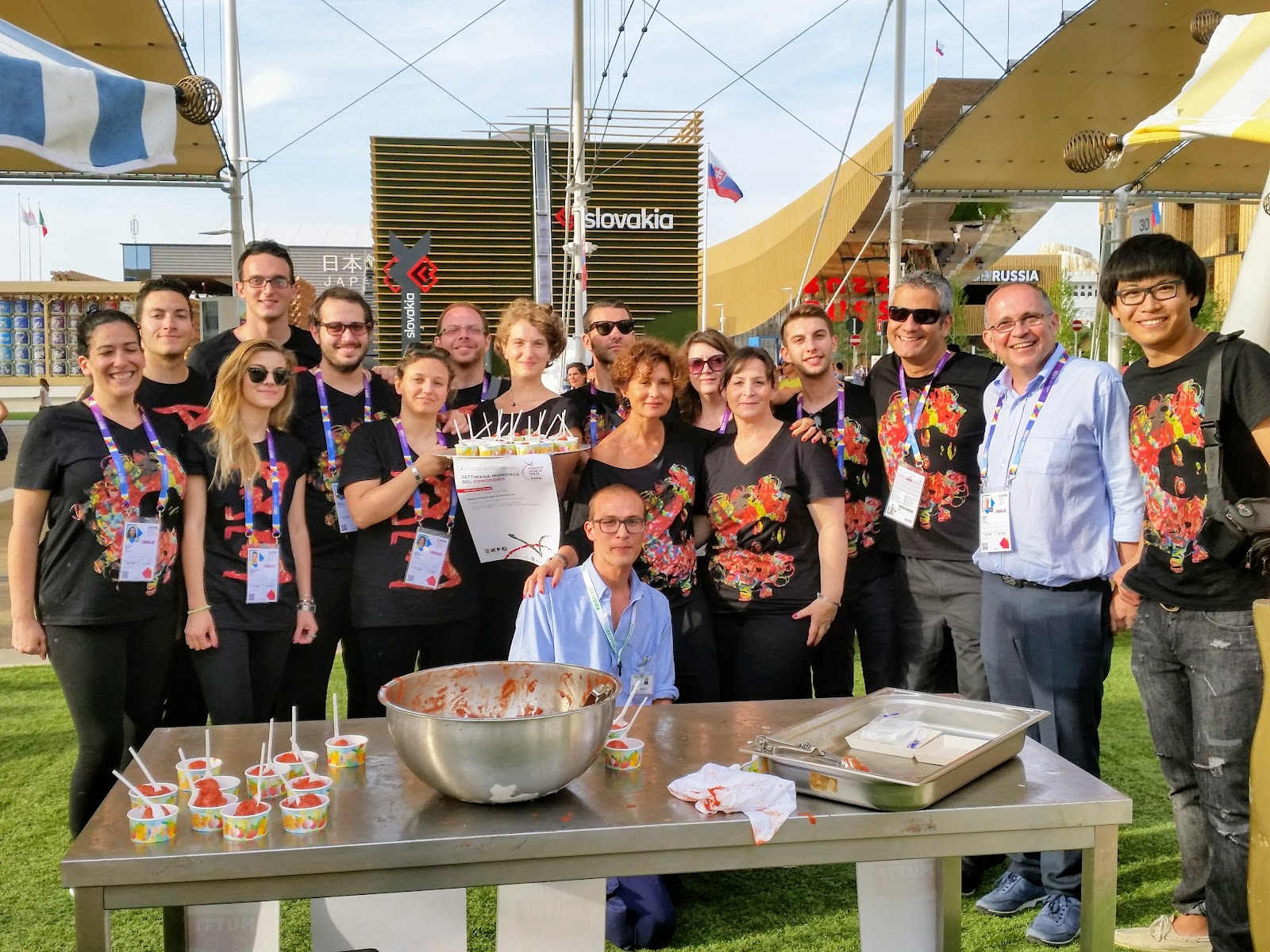 Expo 2015 Milano — team con i gelati di pomodoro